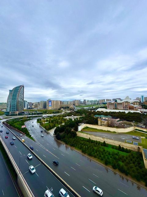 Satılır 4 otaqlı yeni tikili 180 m² — Bakı