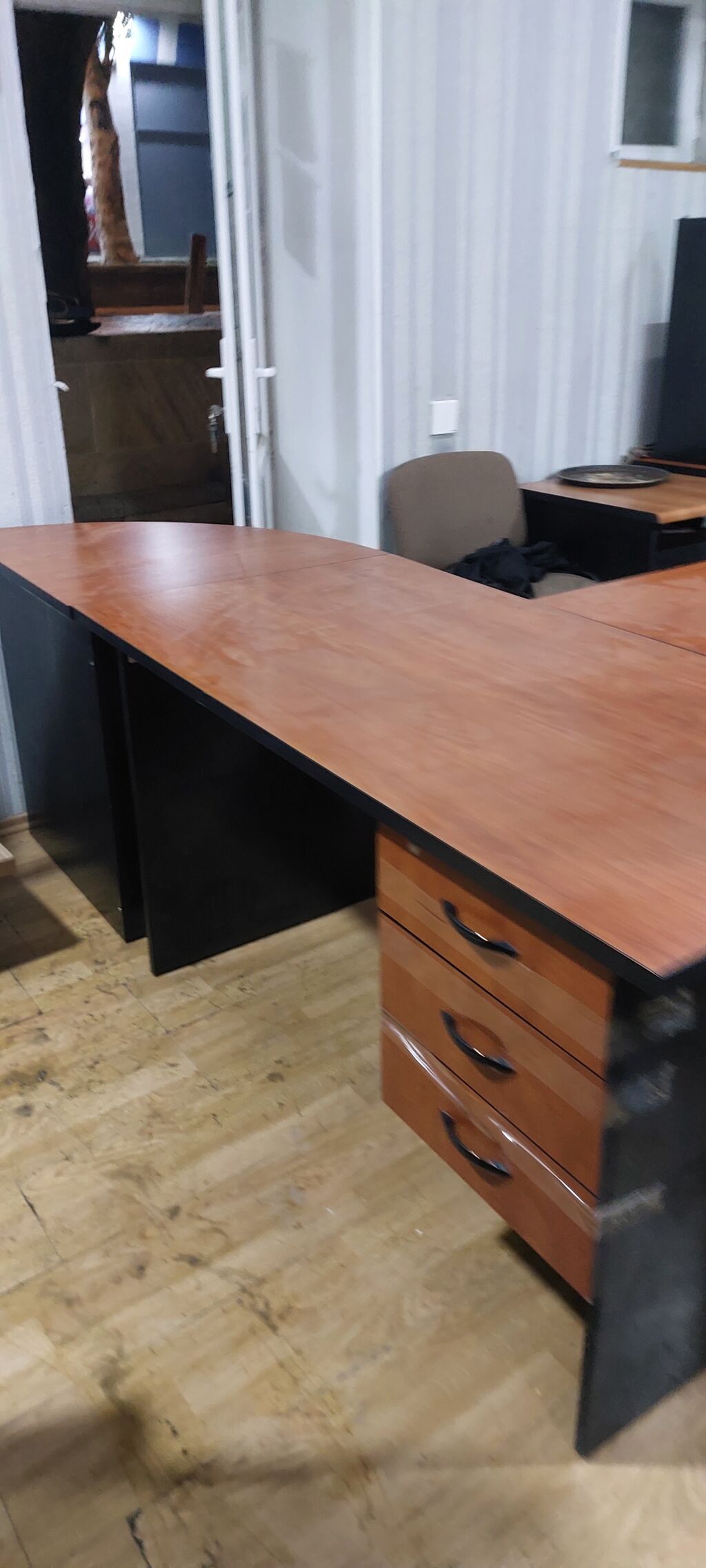 Ofis mebelləri var 3 dəstdir çox möhkəm başqa mebellərdə var satışda — Digər, Bakı (9)