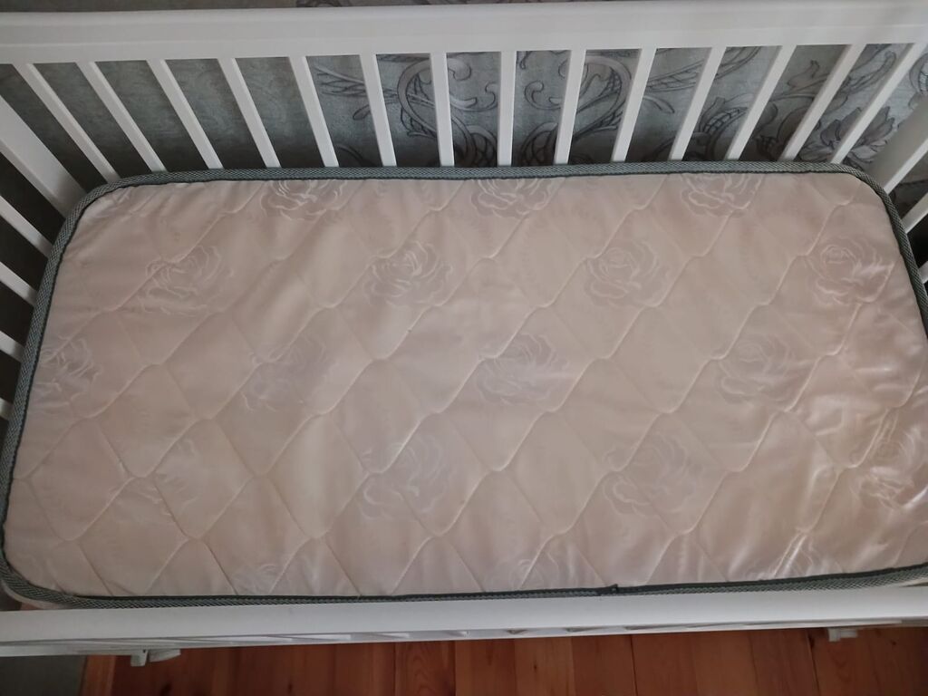 Ağ rəngli taxta uşaq beşiyi və döşəkçə dəsti - Material: keyfiyyətli — Bəşikləri, Masazır (4)