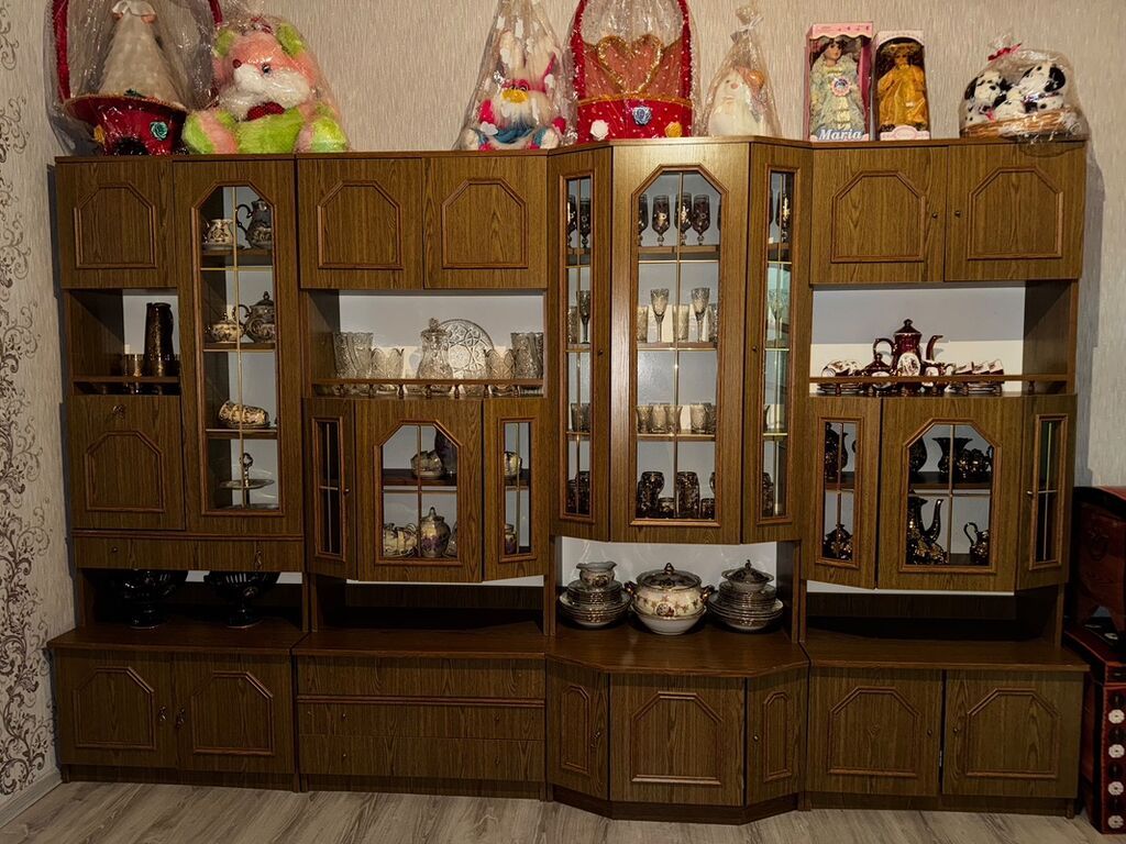 Klassik üslubda iri ölçülü qonaq otağı divar dolabı - Material: ağac — Qonaq otağı üçün, Masallı