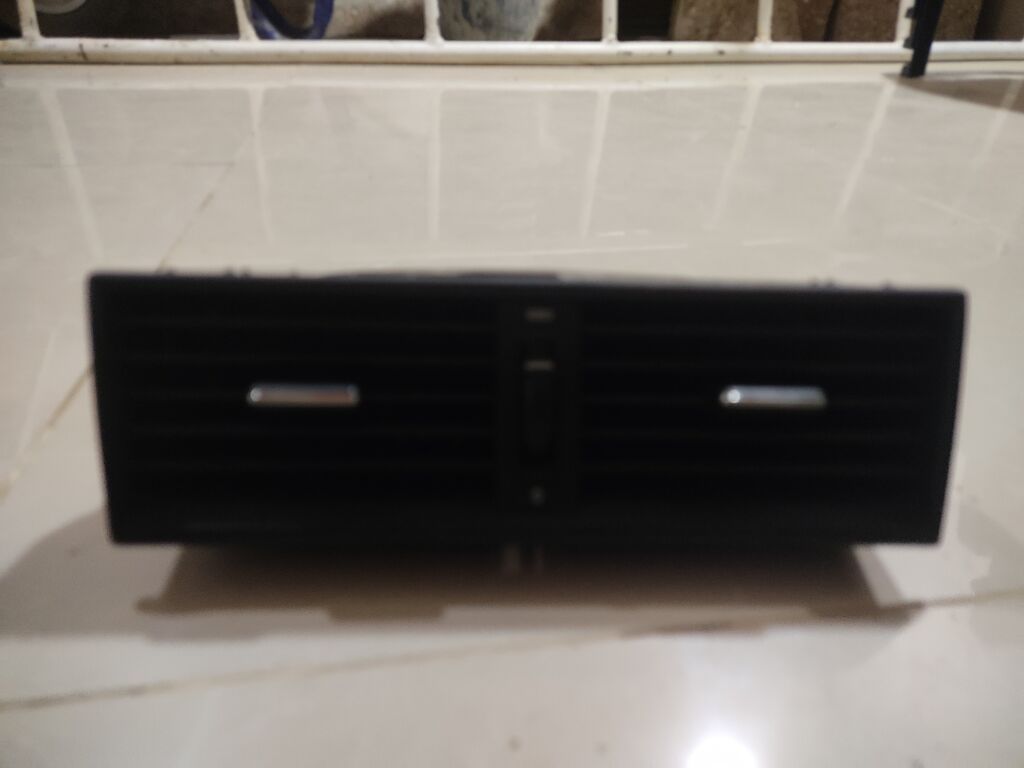 Mərkəzi salon üçün avtomobil havalandırma deflektoru (torpedo ortası) — Salon detalları, Bakı