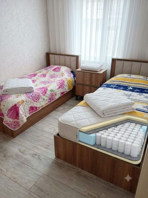 2 ədəd çarpayı və 1 tumba birlikde 220 AZN. Baza yoxdur. Çarpayının — Mehdiabad