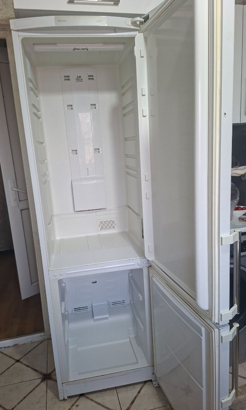 Xarab 2 qapılı Hotpoint Ariston Soyuducu Satılır, rəng - Ağ — Soyuducular, Bakı