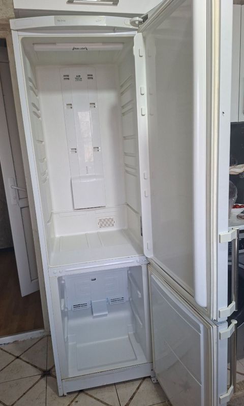 Xarab 2 qapılı Hotpoint Ariston Soyuducu Satılır, rəng - Ağ — Bakı