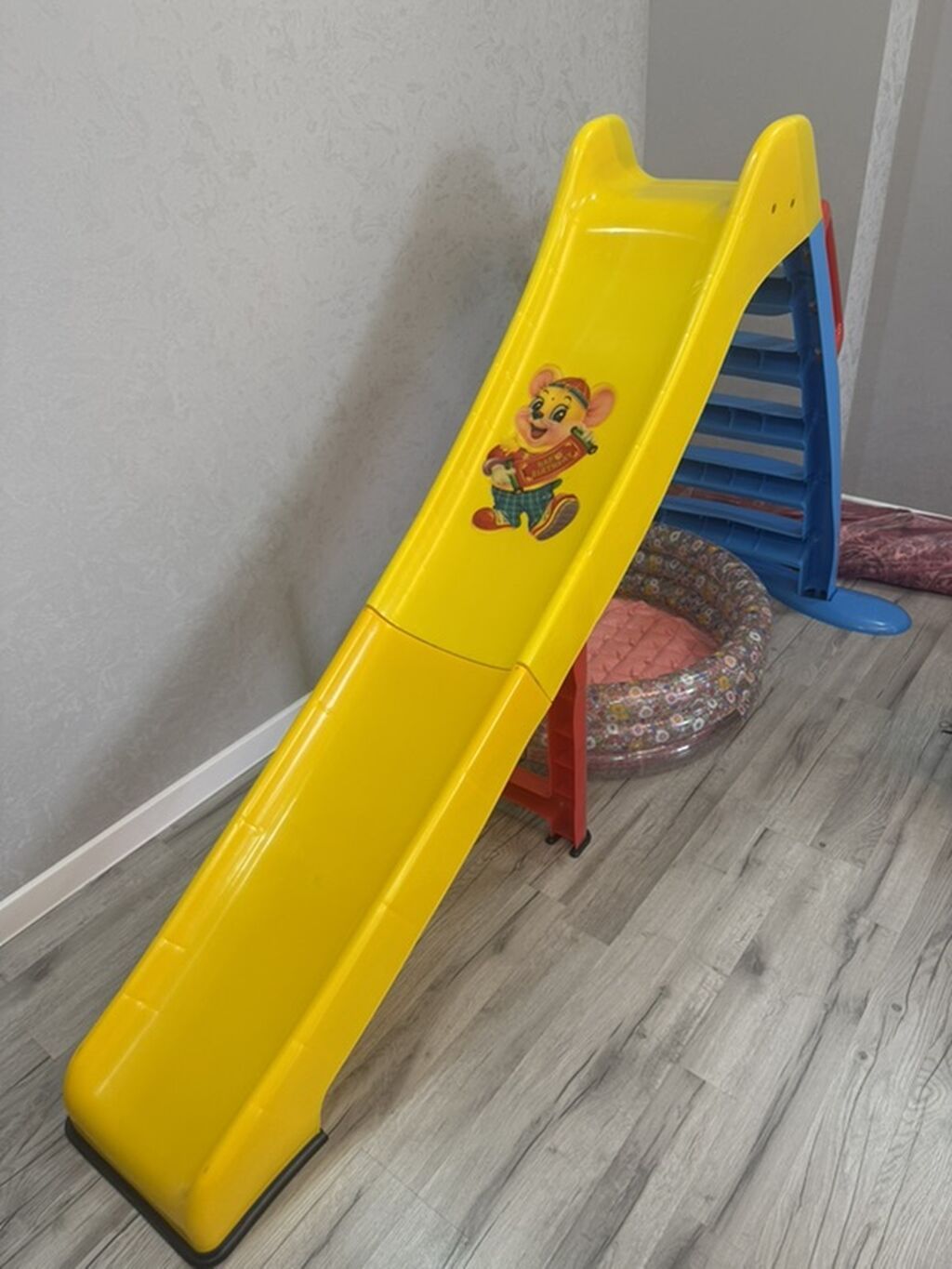 Uşaq üçün plastik sürüşkən 5Pillekenlidir - Parlaq sarı rəngdə, ön — Yelləmə maşınları, Bakı