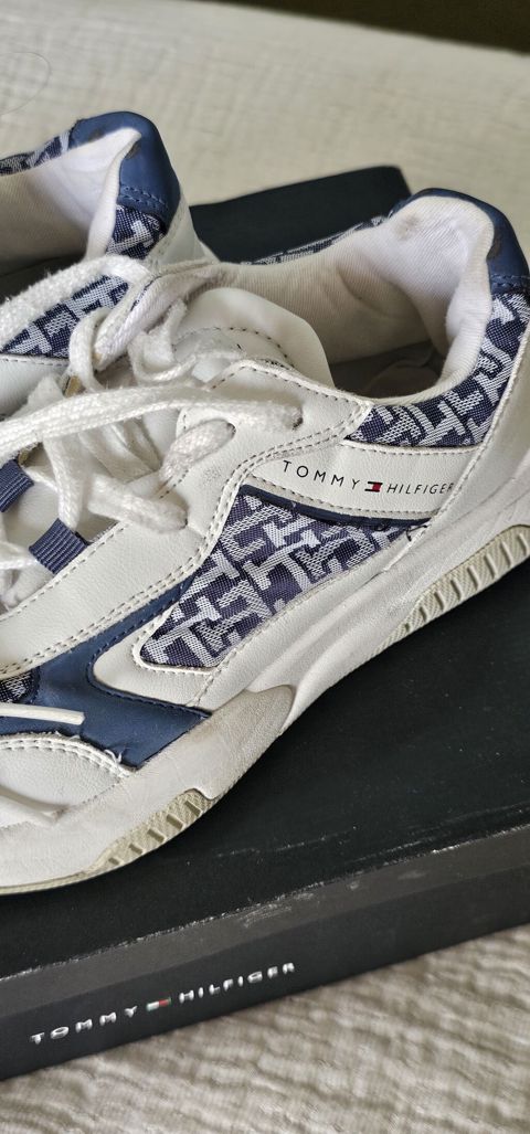 Tommy Hilfiger kişi krossovkaları - Rəng: ağ və tünd göy 34-35 — Bakı