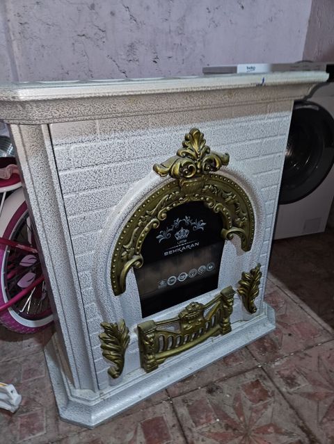 Dekorativ elektrik kamin. Korpus klassik üslubda hazırlanıb, ağ rəngli — Bakı