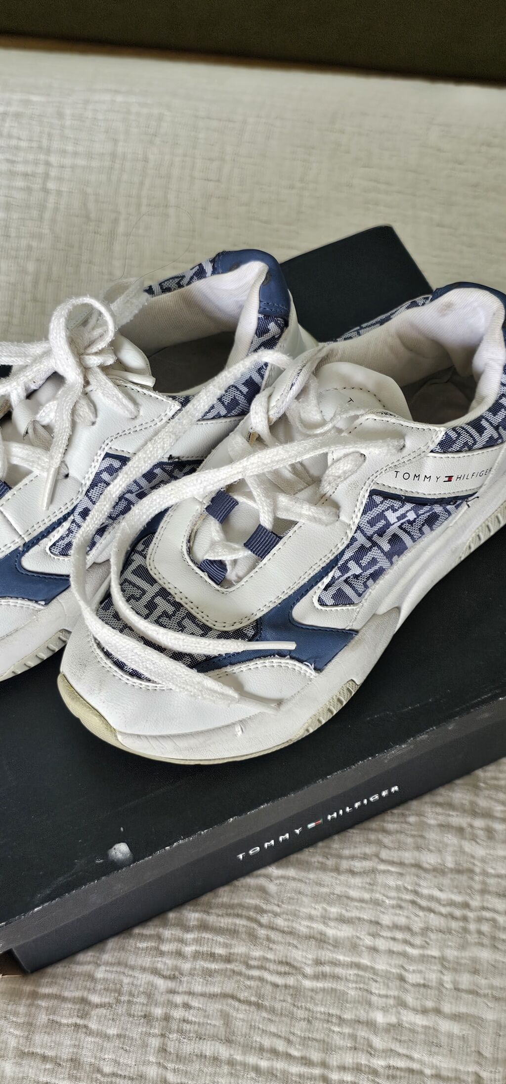 Tommy Hilfiger kişi krossovkaları - Rəng: ağ və tünd göy 34-35 — Krossovkalar, Bakı (2)