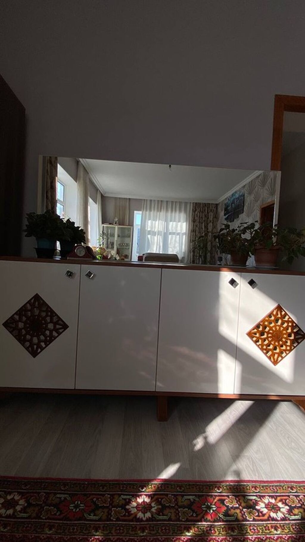 Qonaq otağı üçün mebel dəsti Tərkibi: - Şüşə vitrin şkafı: 2 şüşə — Qonaq otağı üçün, Qusar (4)