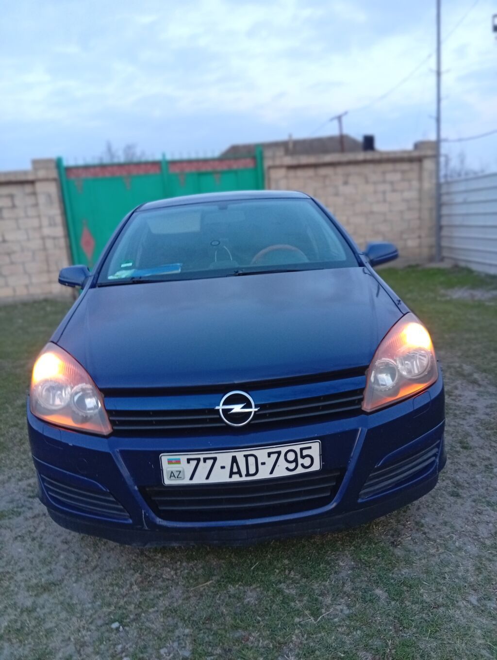 Opel Astra H, göy rəng, heçbek kuzov. Texniki xüsusiyyətlər: - Ön 77-AD-795 — Avtomobillər, Ucar