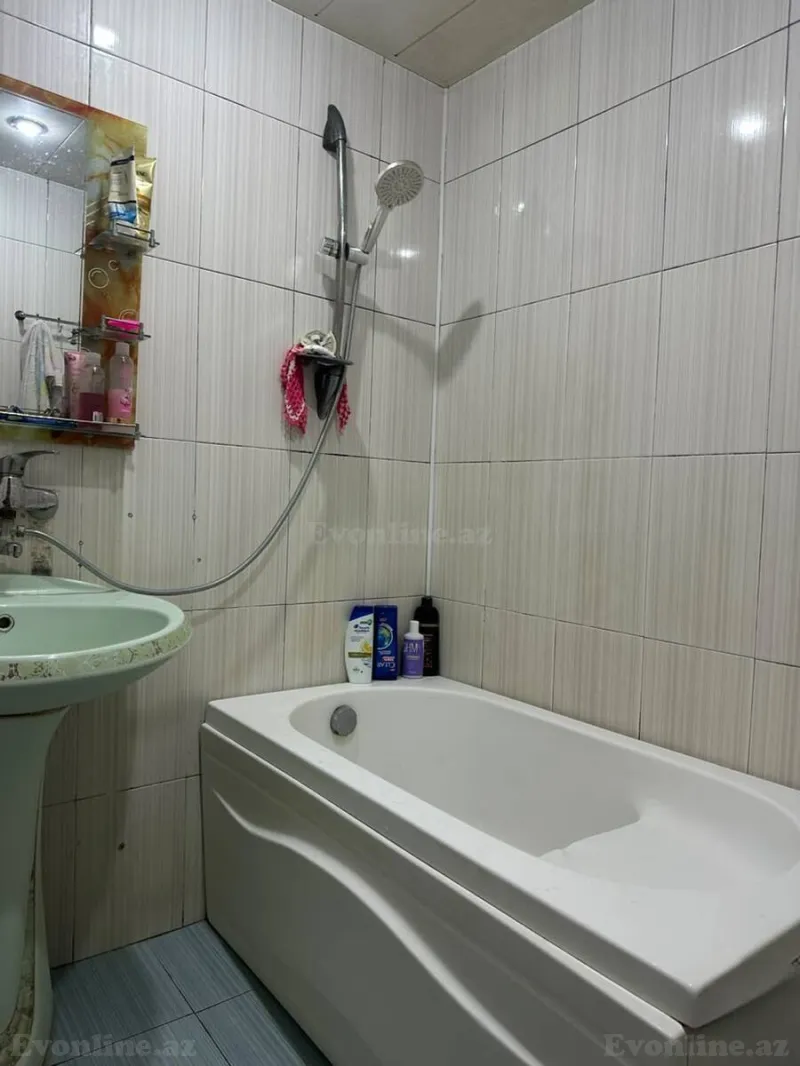 Satılır 4 otaqlı Mənzil Köhnə tikili 100 m² Bakı, Sabunçu r., Bakıxanov — Mənzil, Bakı (8)