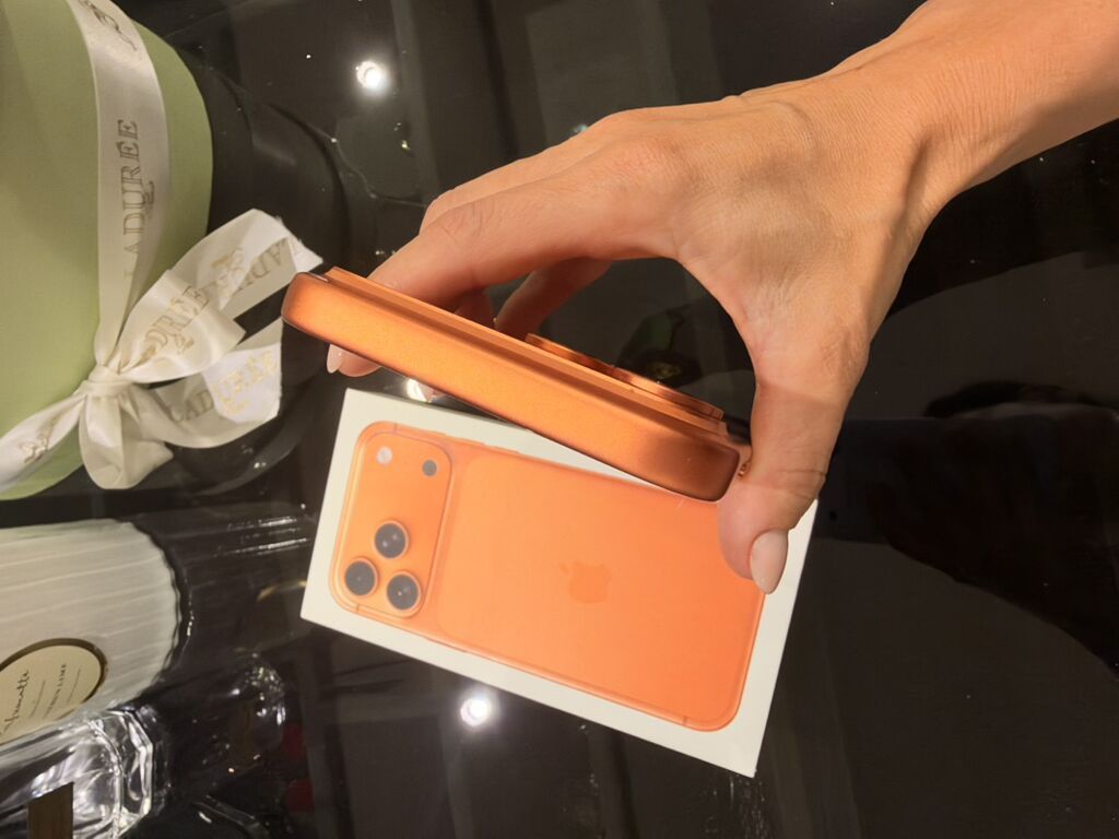 Narıncı — Apple iPhone, Bakı (4)