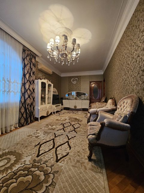 Satılır 6 otaqlı həyət evi/bağ evi 254.8 m² — Bakı