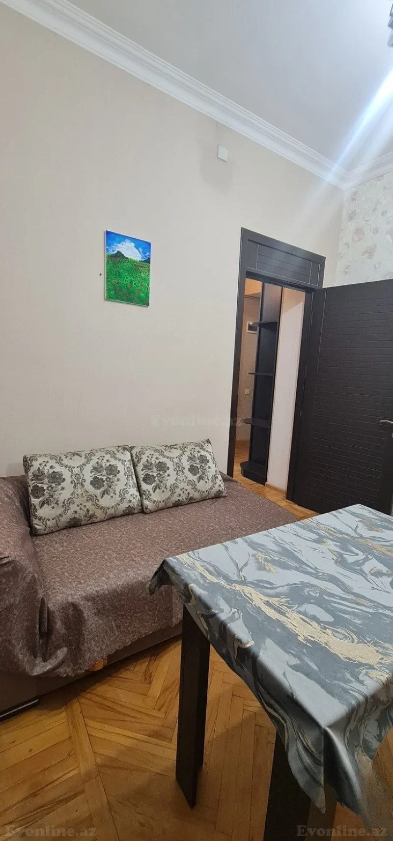 Kirayə verilir 1 otaqlı Mənzil Köhnə tikili 45 m² Bakı, Səbail r — Mənzil, Bakı (6)