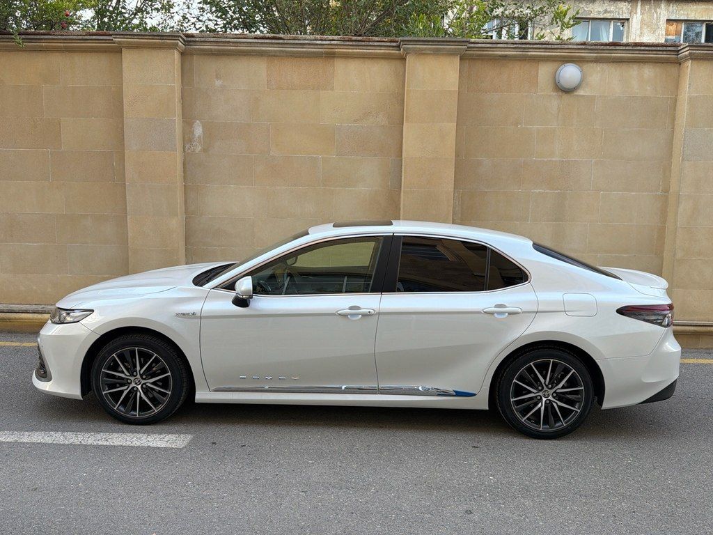 Toyota Camry, 2.5 L, 1.6 kWh, 2023 il, 98 700 km — Avtomobillər, Bakı (7)