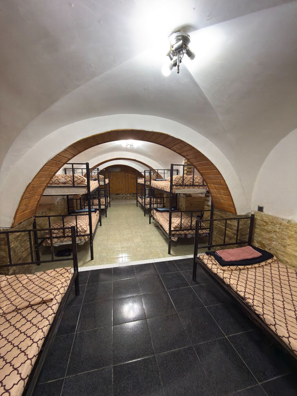 Hazır hostel biznesi satılır – metro hostel Mərkəzi ərazidə — Hazır biznes, Bakı (7)