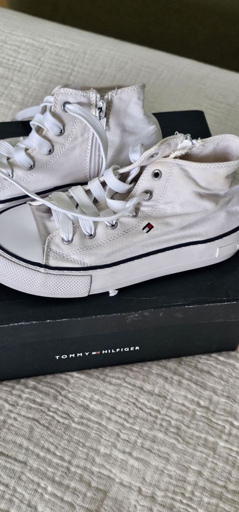 Rəng - Ağ Krossovkalar, Tommy Hilfiger, Ölçü: 35, Uniseks — zamina