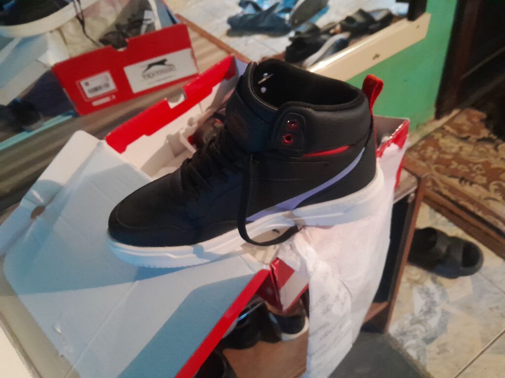 Orginal Slazenger markasinin lalı modelidi. Yenidir alınalı heç 1 gün — Krossovkalar, Bakı (2)