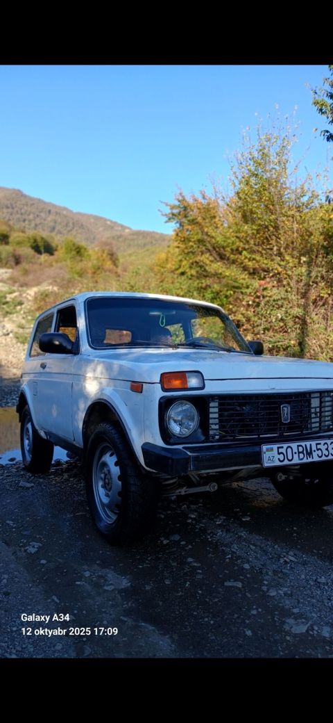 VAZ (Lada) 4x4 Niva: 1.7 l 2000 il 450000 km Ofrouder/SUV — Mehdiabad