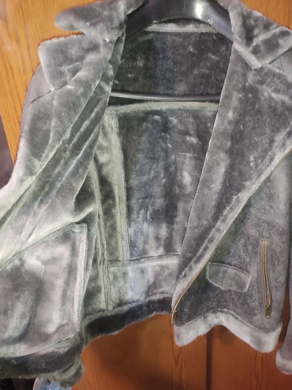 Kişiler üçün boz rəngli süni xəzli jaket - Material: yumşaq süet — Coqlar və zaqetlər, Bakı (2)