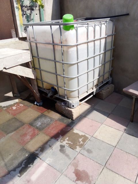 IBC su çəni – 1000 litr - Həcm: 1000 L (1 m³) kub formalı IBC — Bakı