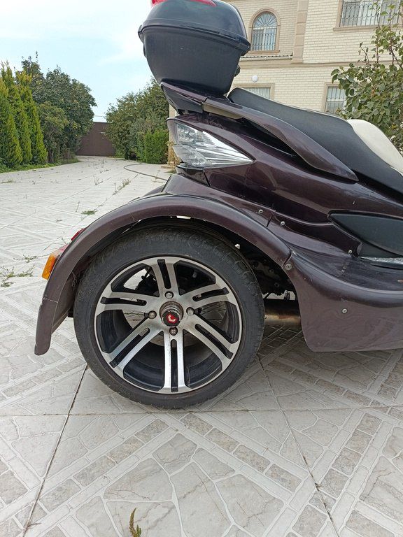 Suzuki Burgman, 300 sm3, 2021 il, 1 100 km — Motosikletlər, Bakı (9)