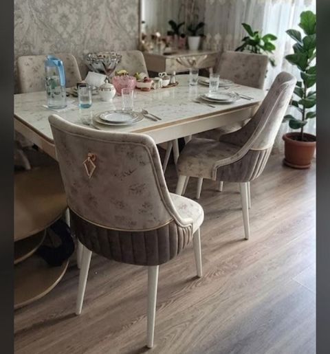 Masa desti satilir 6 stul daxil. 2 aydi alinibdi. Masa acilandi — Bakı