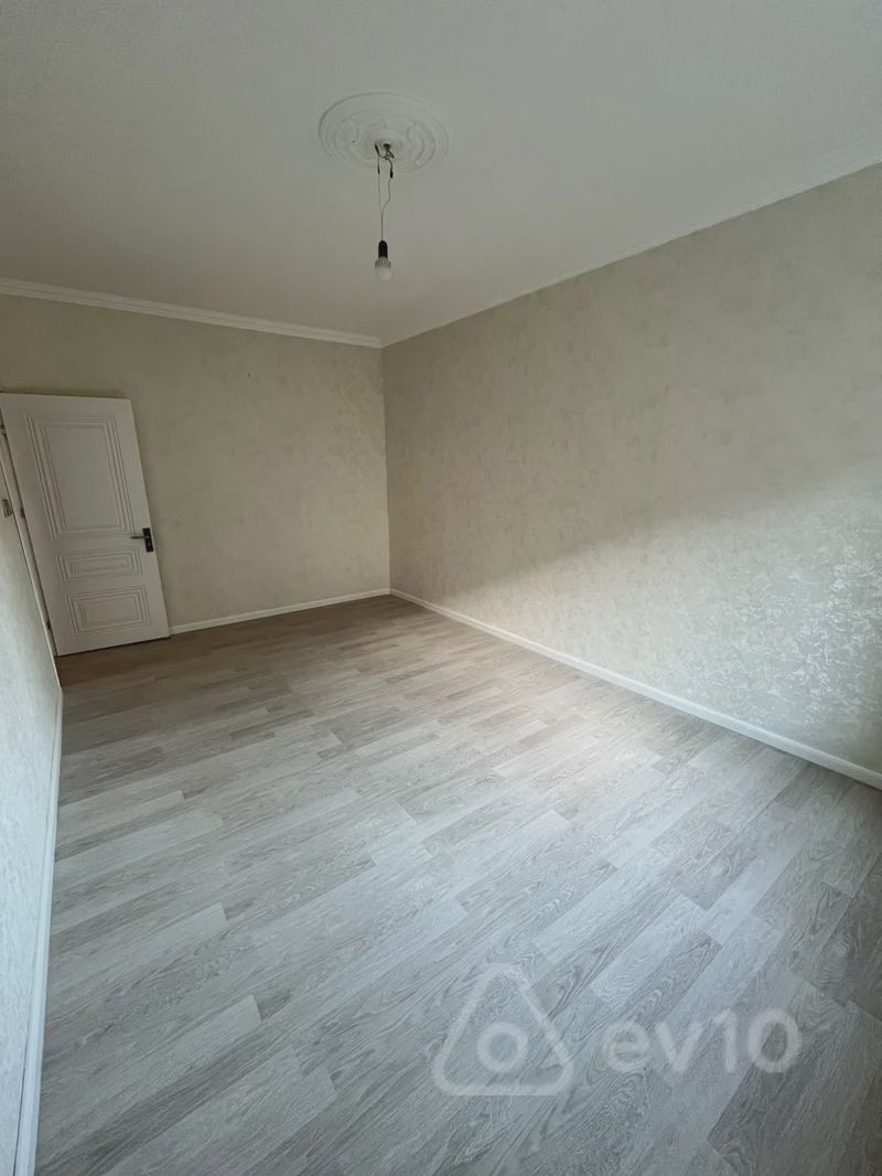 For sale: 2-room apartment (old building), 65 m² — Mənzil, Bakı (2)