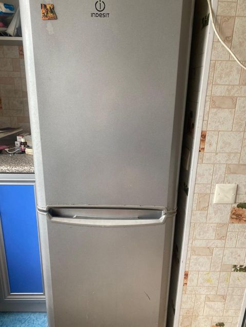 Indesit iki qapılı soyuducu - Rəng: gümüşü/metallic - Üst hissə — Qobu