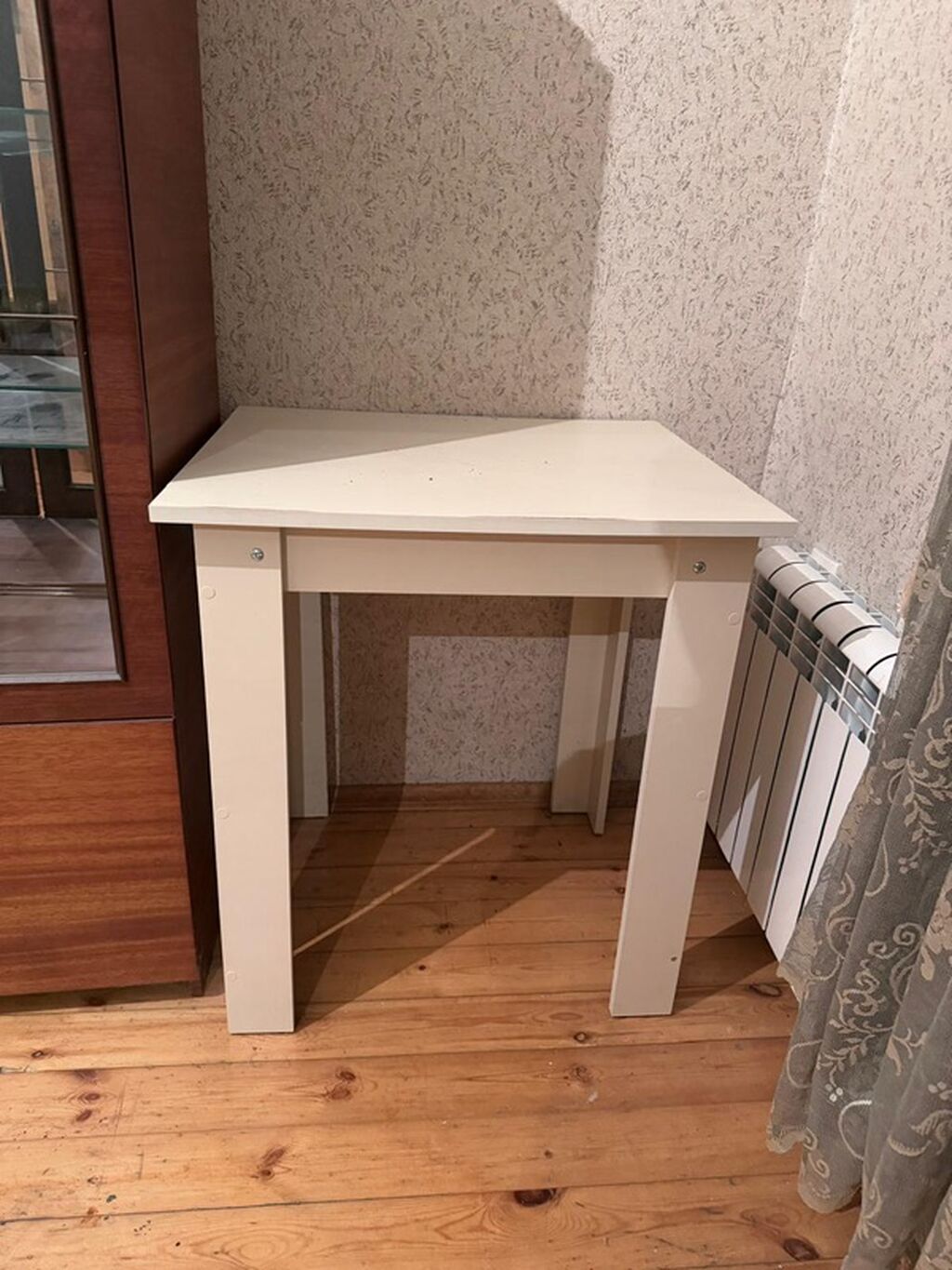 Yığcam ölçülü mətbəx masası və oturacaqlardan ibarət dəst. Dəstə 1 — Masalar və stullar, Digah (2)