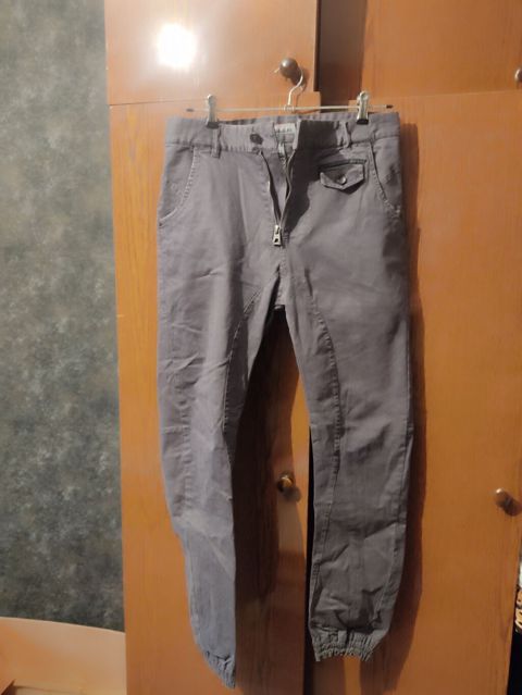 Boz rəngli kişi şalvarı - Stil: Jogger/kargo üslubunda gündəlik şalvar — Bakı