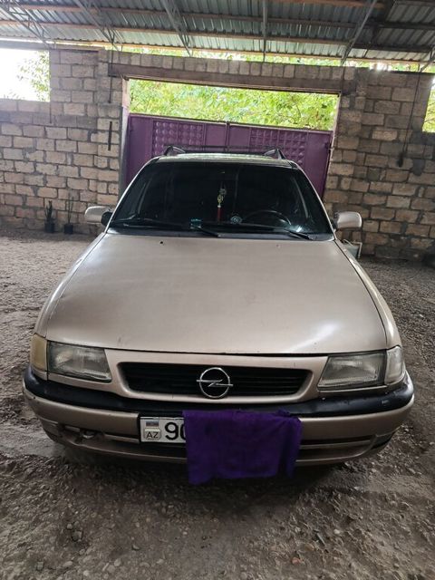 Opel Astra, 1.6 L, 1997 il, 246 181 km — Qusar