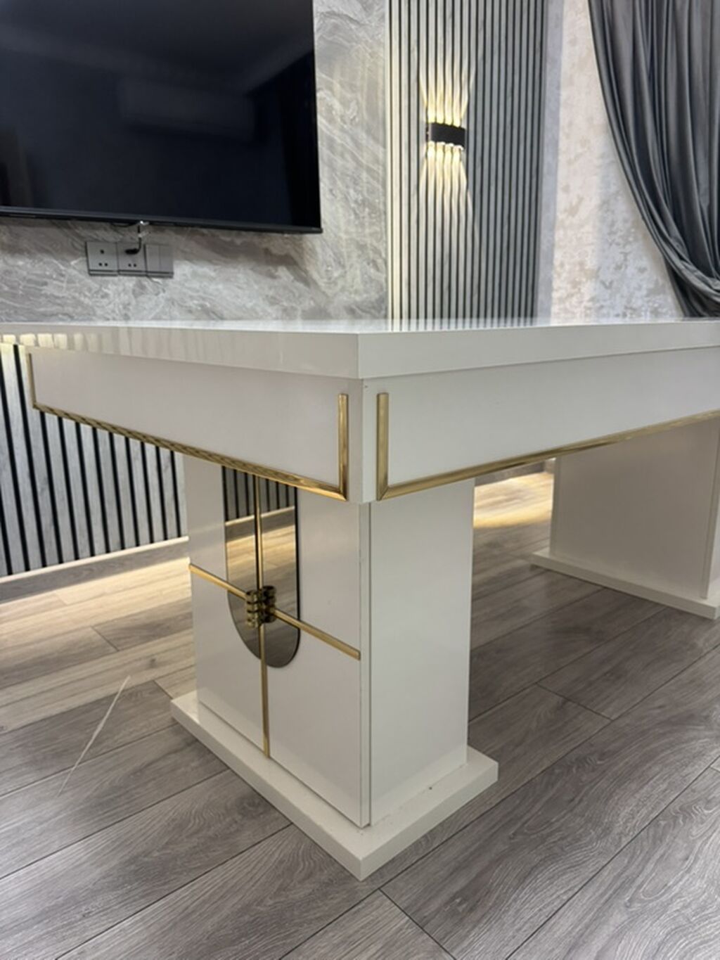 Ağ rəngli, modern dizaynda böyük ölçülü masa. - Material: yüksək — Masalar, Masazır (2)