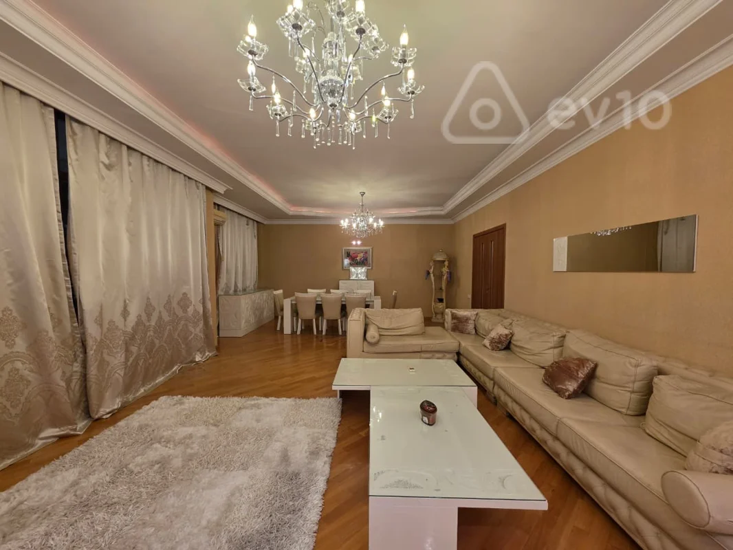 4 otaqlı mənzil, 196 m², İnşaatçılar Prospekti — kirayə — Bakı