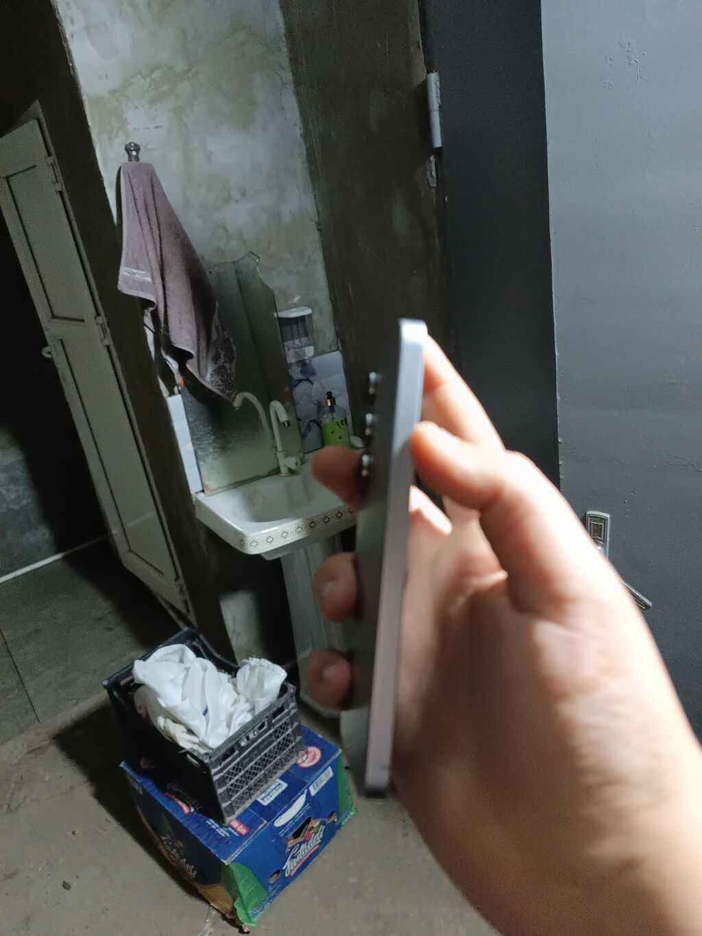 Smartfon – kompakt gövdə, düz kənarlı metal çərçivə, şüşə ön panel — Digər smartfonlar, Cəlilabad (3)