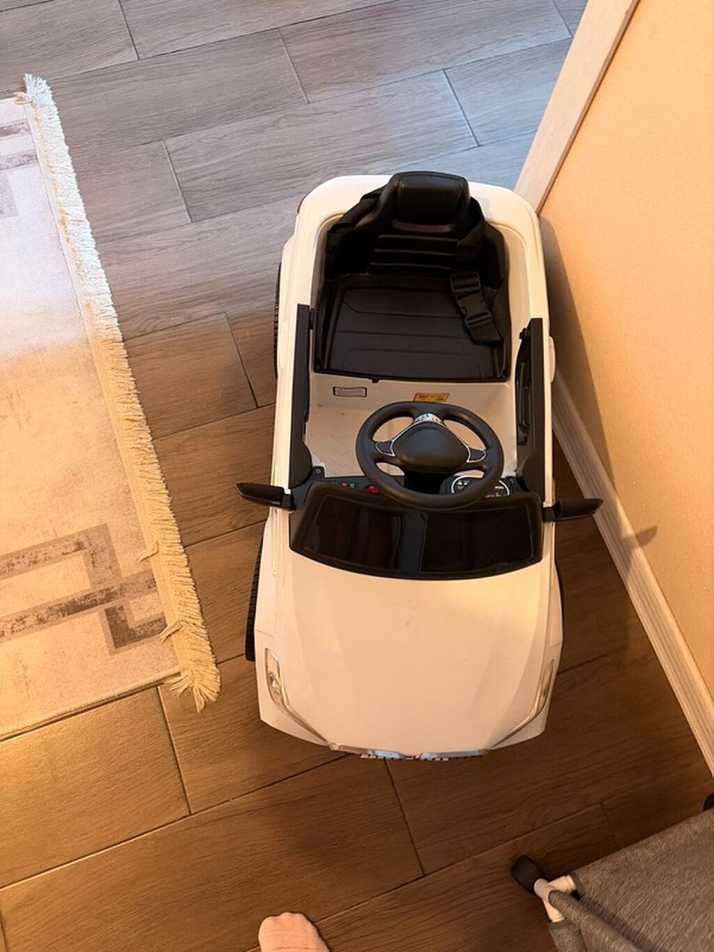 Uşaq üçün elektrikli mini avtomobil – akkumulyatorla işləyən, ağ — Uşaq avtomobilləri, Bakı (2)