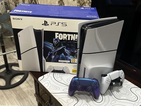 Playstation 5 Slim 1 TB üstünde 2 Eded pultu pultun biri 130 manata — Gəncə