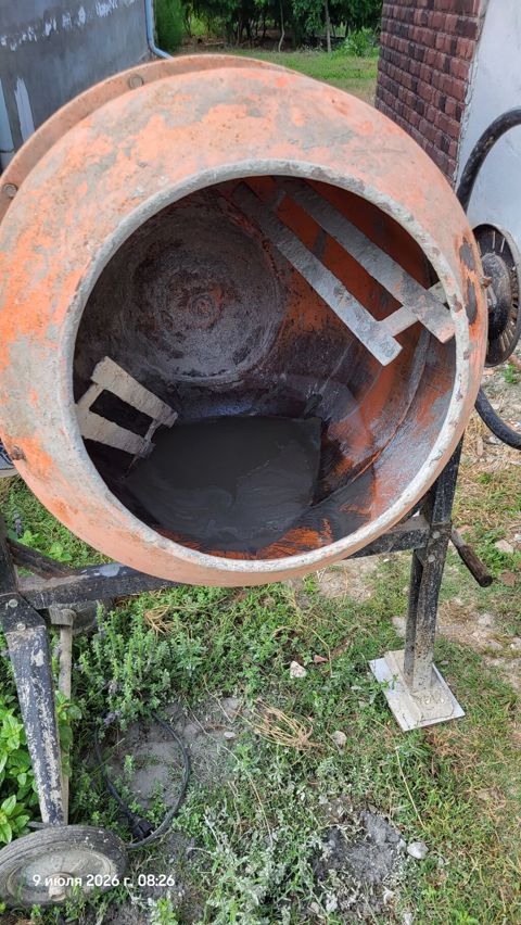 Elektrik betonqarışdıran (beton mikseri) - Portağal rəngli polad — Astara