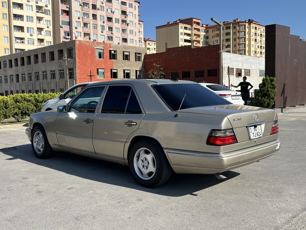 Mercedes 200 E, 2.0 L, 1993 il, 111 111 km 90-TJ-824 — Avtomobillər, Bakı (4)