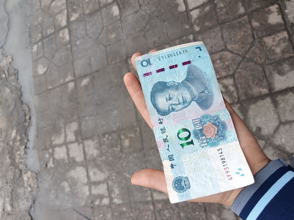 Məhsul: Çin yuanı banknotu – 10 CNY Təsvir: 1 manata satiram esil — Sikkələr, Sumqayıt (2)