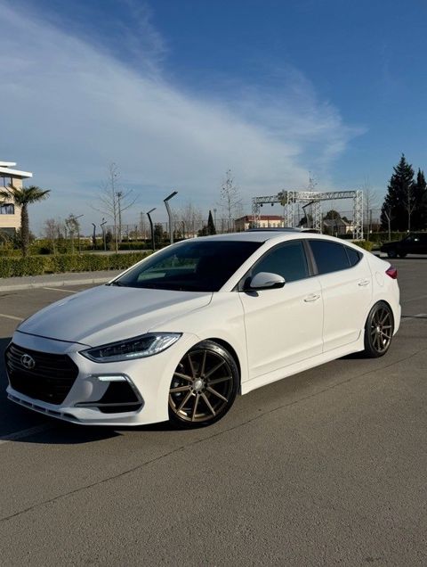 Hyundai Elantra, 1.6 L, 2017 il, 161 000 km — Salyan