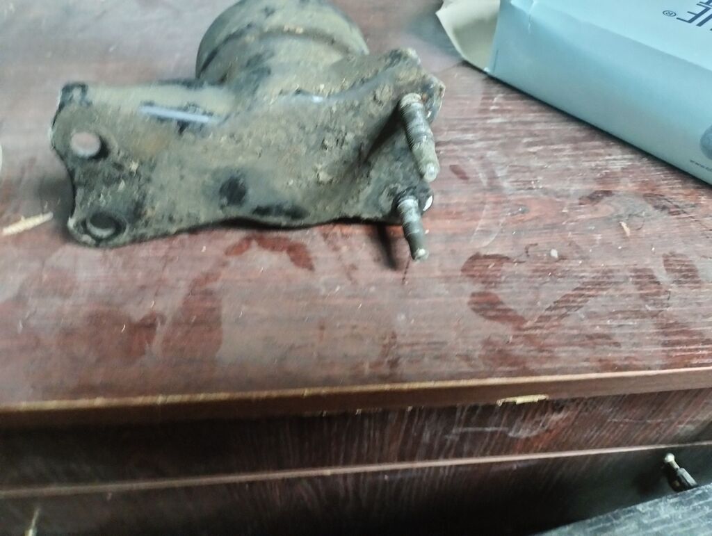 Salam Lexsuz RX 300 mator Arxa padusqasi işlenmisdi — Mühərriklər, Bakı (3)