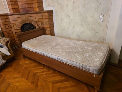 Carpayi 2 si 140 azn Tek tek 70 azn Azadliq metrosu yani lale 2 kod 42 — Bakı