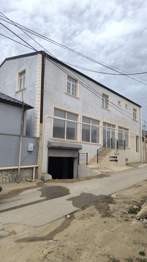 Satılır 4 otaqlı həyət evi/bağ evi 560 m² — Bakı