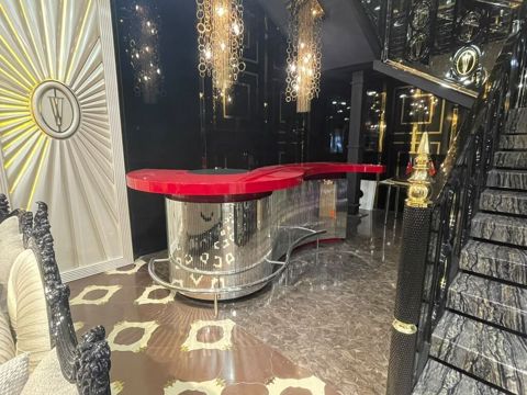 Bar stolu – Turkan Kod: 2717 Ünvan: Yasamal Qiymət: 1200 AZN Təsvir — Bakı