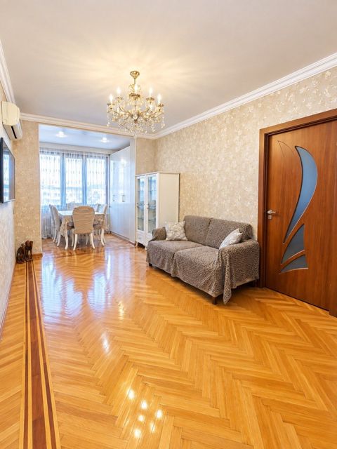 Satılır 4 otaqlı köhnə tikili 100 m² — Bakı