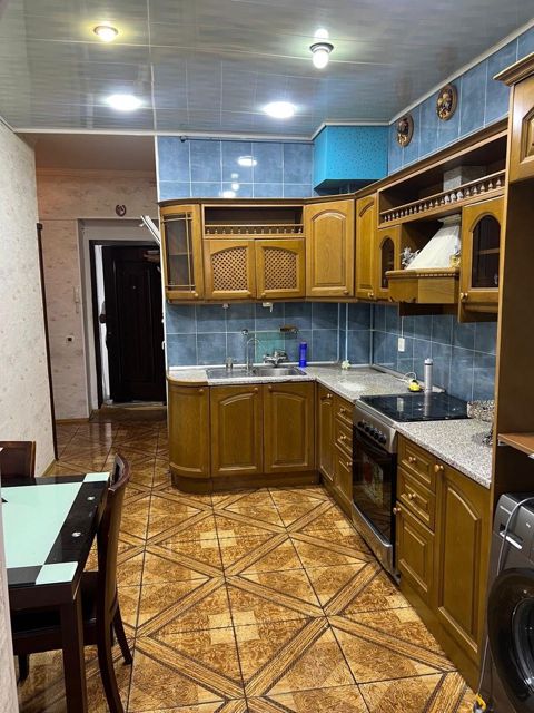İcarəyə verilir 5 otaqlı köhnə tikili 130 m² — Bakı