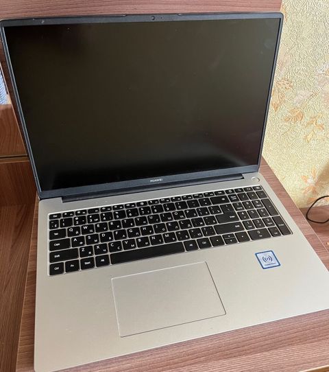 Huawei noutbuk - Model: Huawei (MateBook seriyası olduğunu göstərən — Bakı