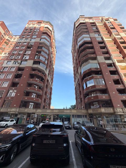 Satılır 4 otaqlı yeni tikili 220 m² — Bakı