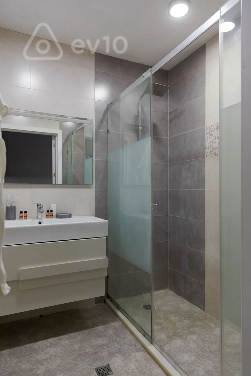 4 otaqlı mənzil, 100 m², Ənvər Hüseynov küçəsi — kirayə — Mənzil, Bakı (11)